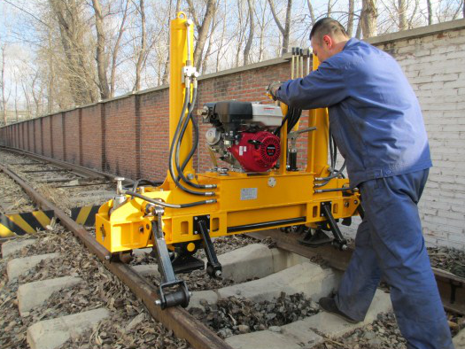 YQBJ-300x125型(xíng)高行程液(yè)壓起撥道(dào)機