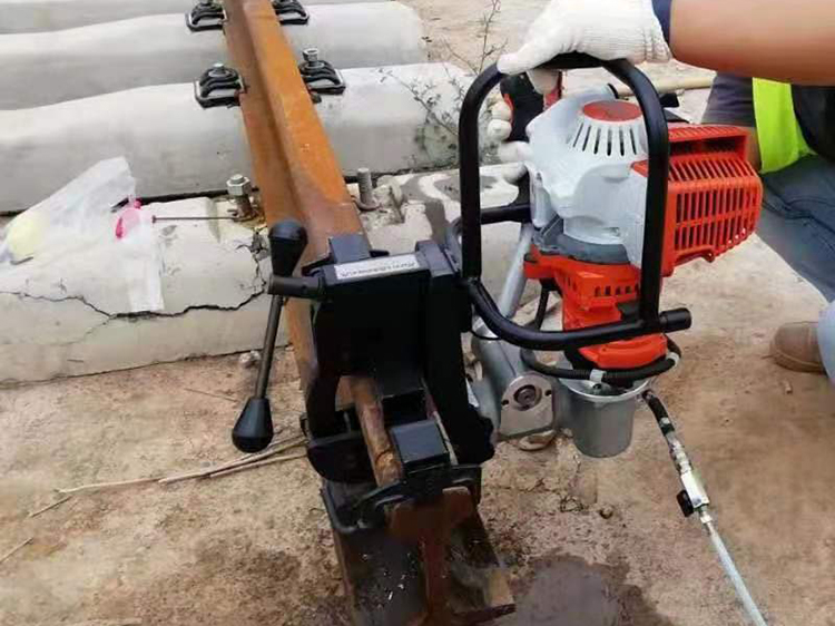 NZG-31II型内燃鋼軌鑽孔(kǒng)機