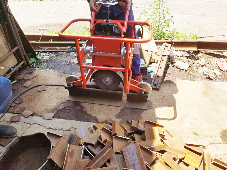 FMG-3.0型(xing)内燃槽型軌仿形(xing)打磨機