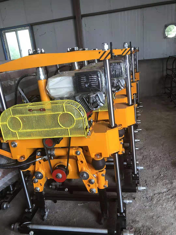 YD-22型液(yè)壓線路搗固(gu)機