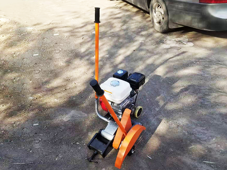 NQG-6.5II型内燃(ran)鋼軌鋸(ju)軌機